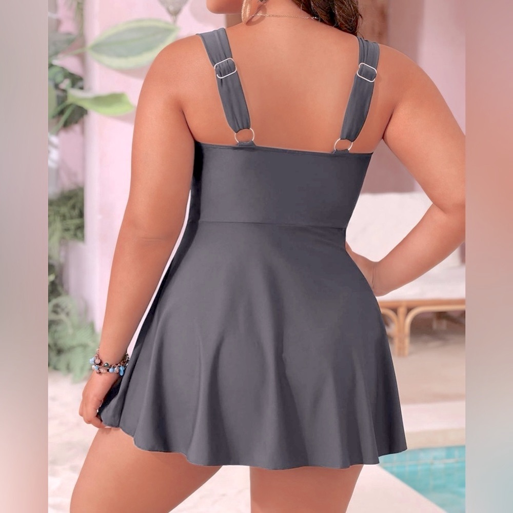 Swimsuit - Picture 3 of 11